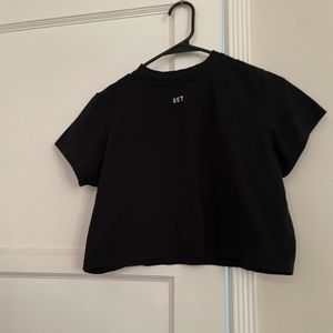 Setactive cropped T black size L runs small